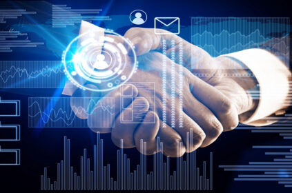 Apretón de manos entre dos personas con símbolos e iconos de tecnología a su alrededor